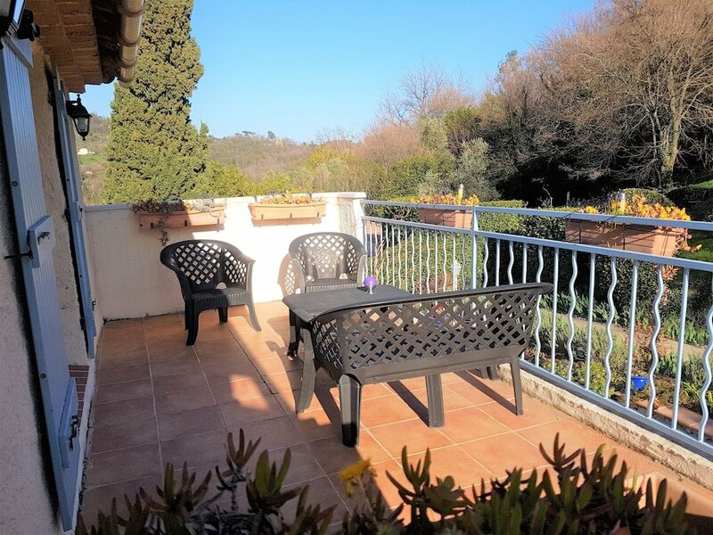 Гостиница B&b with charm, quiet, kitchen, sw pool в Грасе