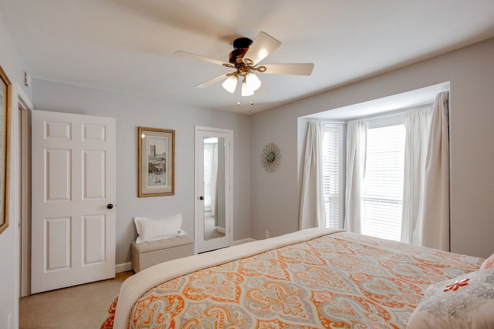 Фото Long Blvd Condo Unit E3 - 2 Br Condo