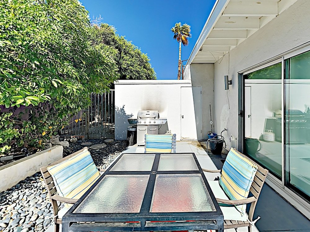 Фото 3br 2ba Jack LaLanne House by RedAwning