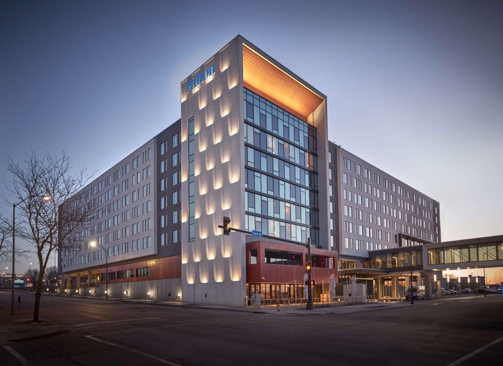 Фото Hilton Des Moines Downtown