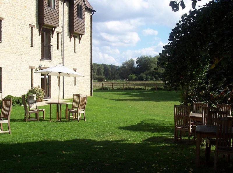 Фото Voco Oxford Spires Hotel