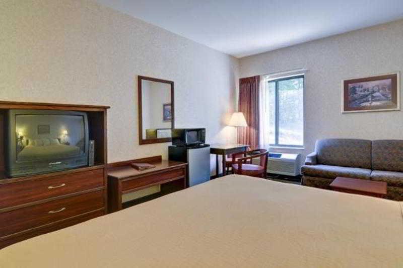 Фото Best Western Plaza Hotel Saugatuck