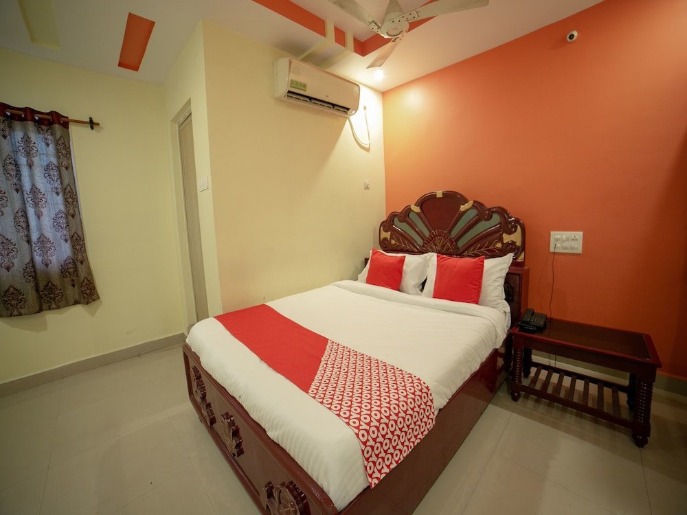 Фото Oyo 13425 Sindhura Guest House