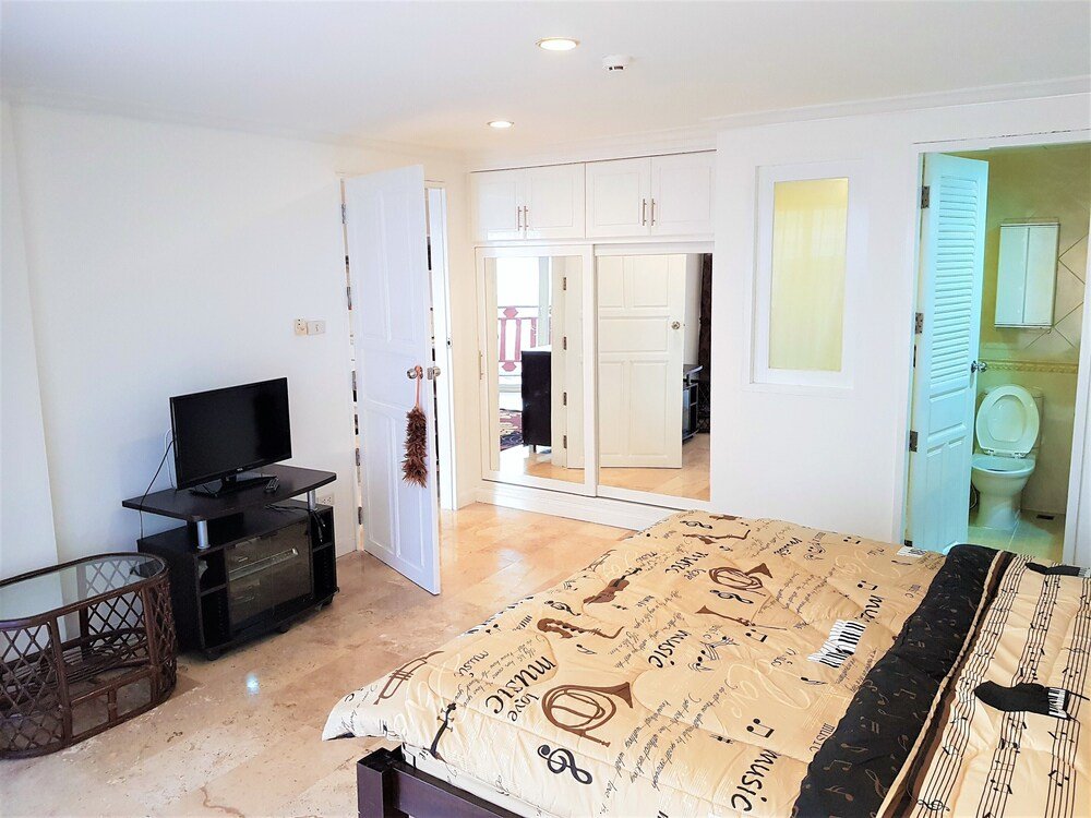 Фото Spacious 2 Bedroom in Great Location Royal Hill Resort Pattaya