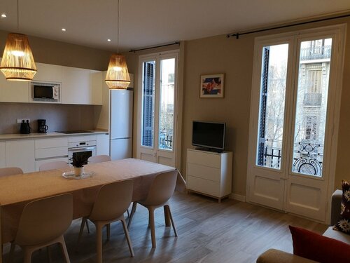 Гостиница Atenea Calabria Apartaments в Барселоне