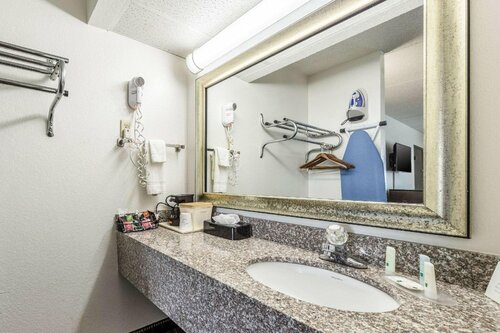 Гостиница Quality Inn Simpsonville - Greenville