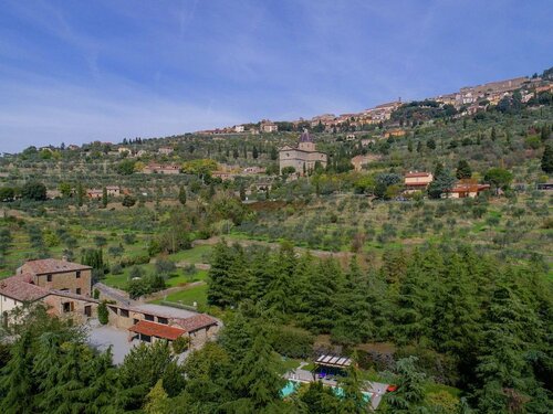 Гостиница Lovely Villa in Cortona With Swimming Pool