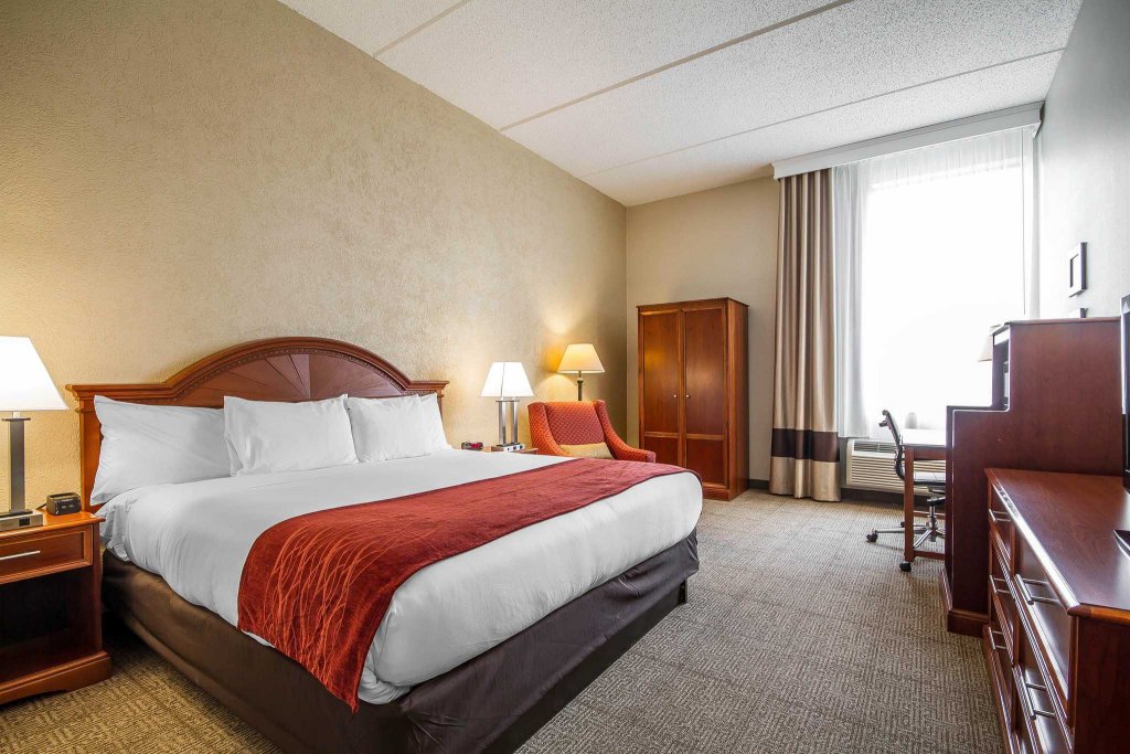 Фото Comfort Inn Madison - Downtown