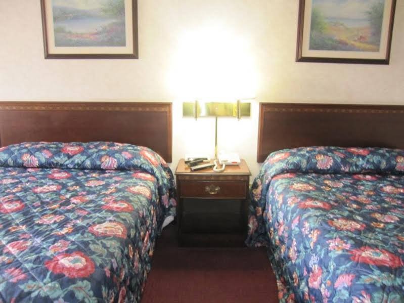 Фото Travelodge by Wyndham Niagara Falls