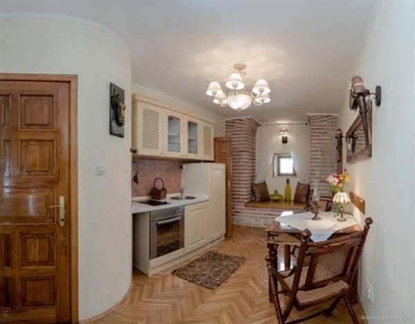 Фото Emperor's Suites