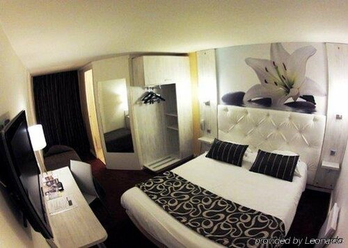 Гостиница Comfort Hôtel Viry Chatillon в Вирях-Шатийоне