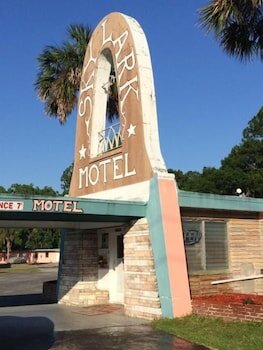 Гостиница Skylark Motel