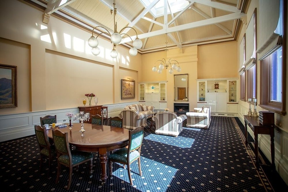 Фото Clocktower Suites