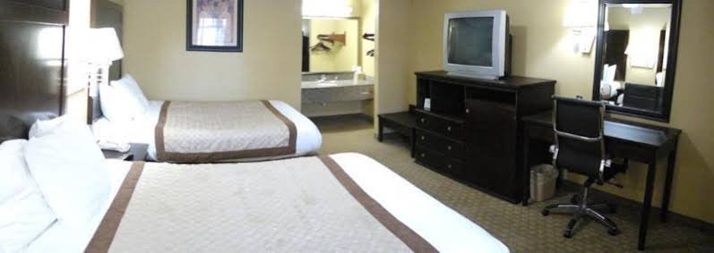 Фото Days Inn by Wyndham Lake Charles