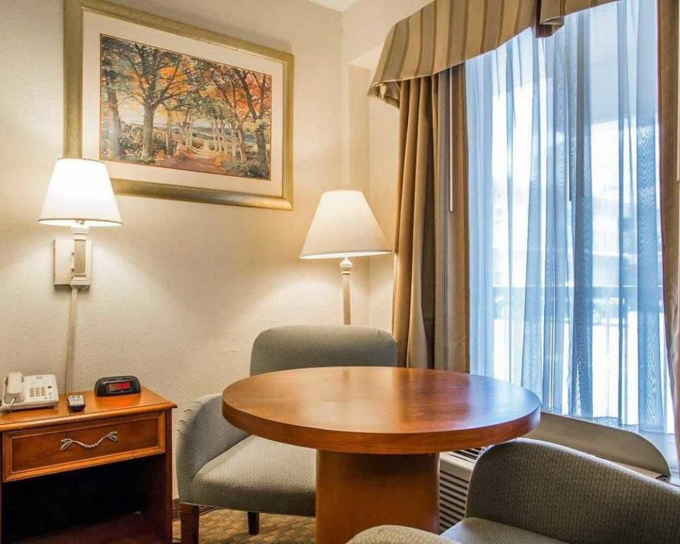 Фото Quality Inn Savannah Historic District