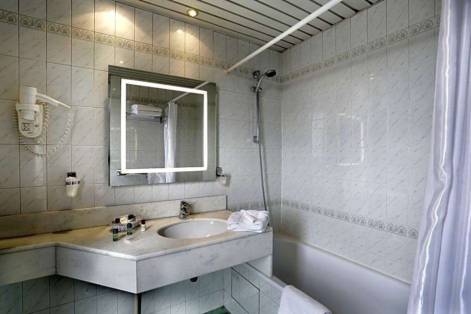 Фото Paix Republique Hotel