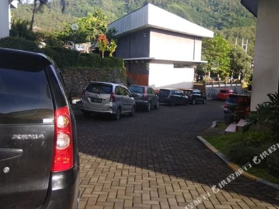 Фото Hotel Nirwana Batu