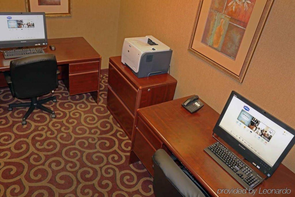 Фото Hampton Inn & Suites Norfolk-Airport