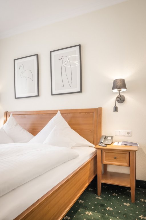 Фото Hotel - Gasthof Höttl