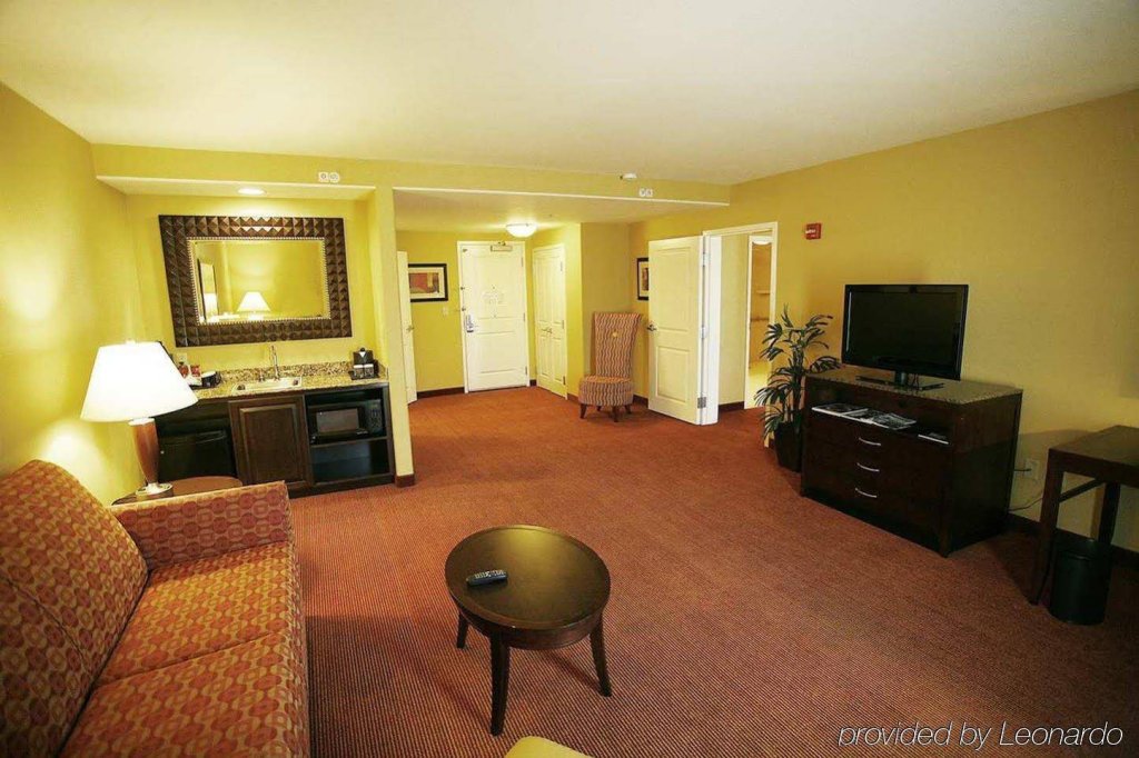 Фото Hilton Garden Inn Fontana