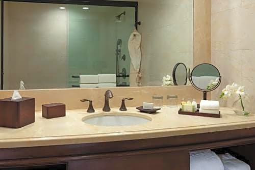 Фото Westlake Village Inn