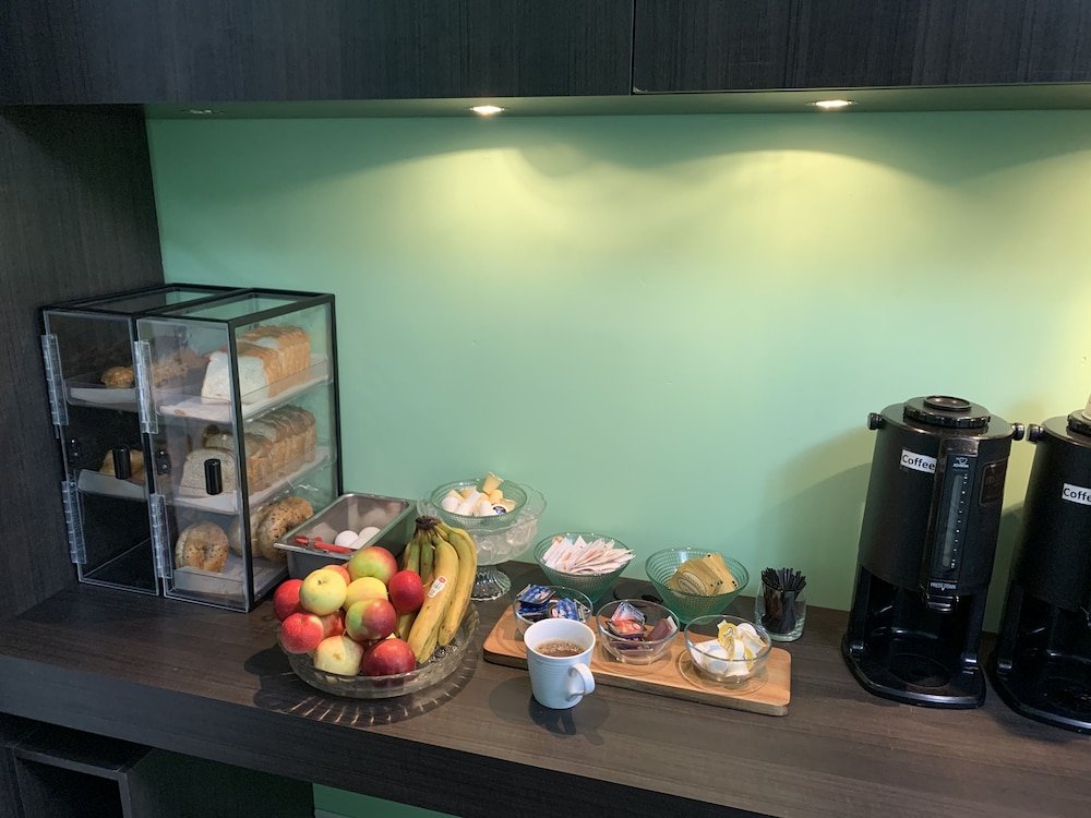 Фото Midtown Motel & Suites