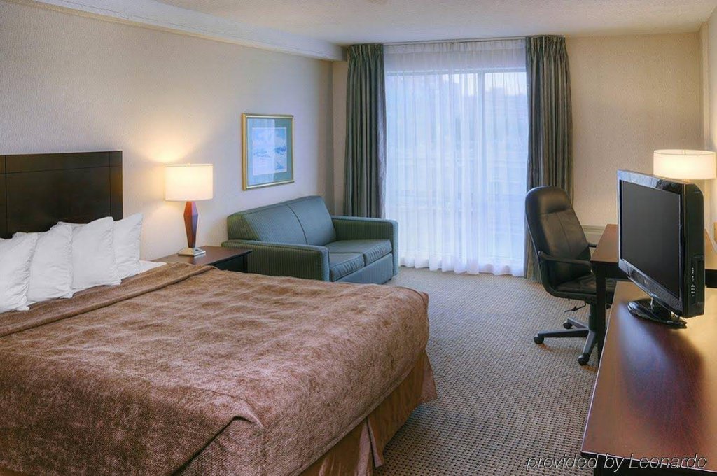 Фото Quality Hotel & Suites Montreal East