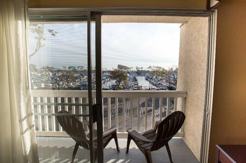 Внешний вид отеля Dana Point Marina Inn в Дана-Пойнте, фото 5