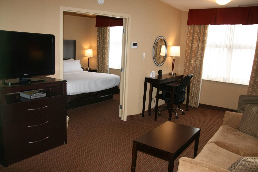 Фото Holiday Inn Express & Suites Buffalo Downtown - Medical Ctr, an Ihg Hotel