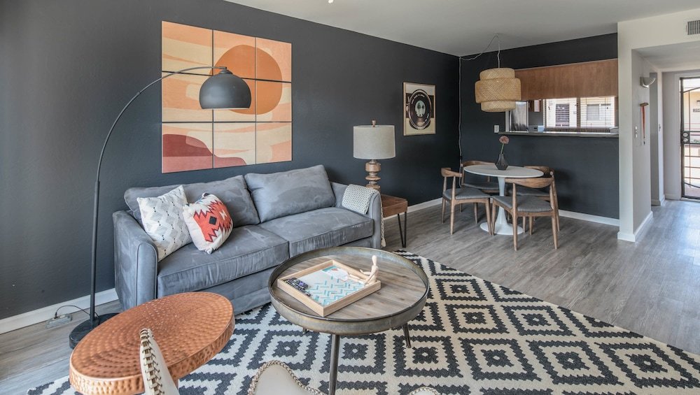 Фото Stylish 1br Apt Old Town by WanderJaunt