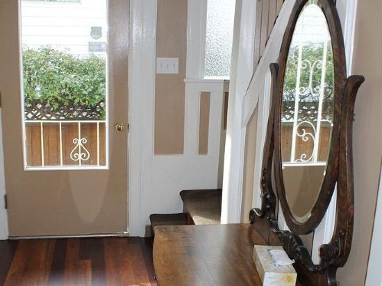 Фото James Bay Inn Hotel & Suites