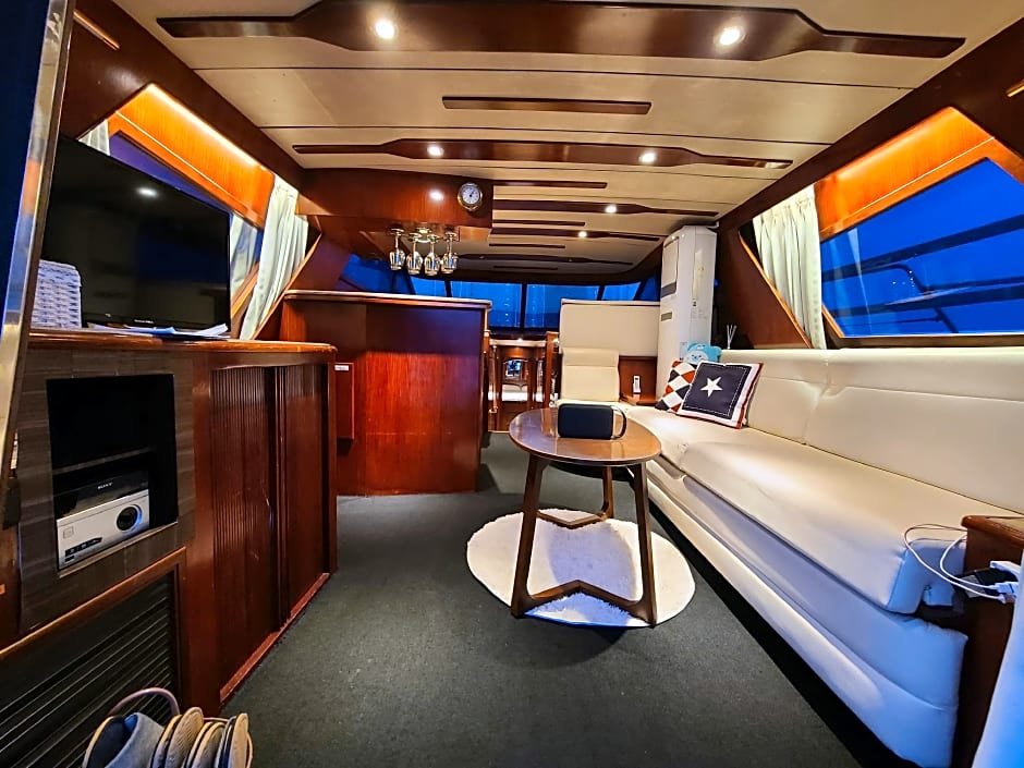 Фото Yacht Island