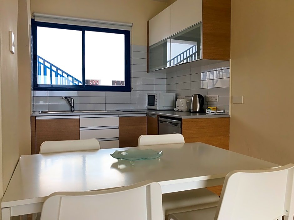 Фото Vrachia Beach Hotel & Suites - Adults only