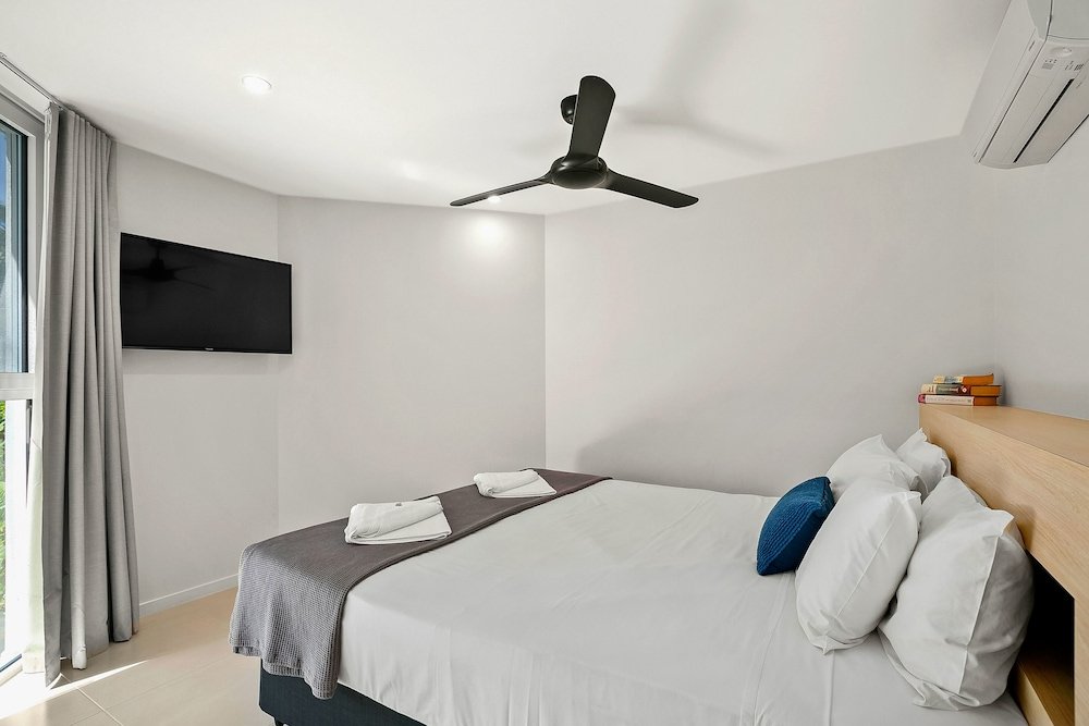 Фото Beachfront Apt In Alamanda Beachfront Resort 25