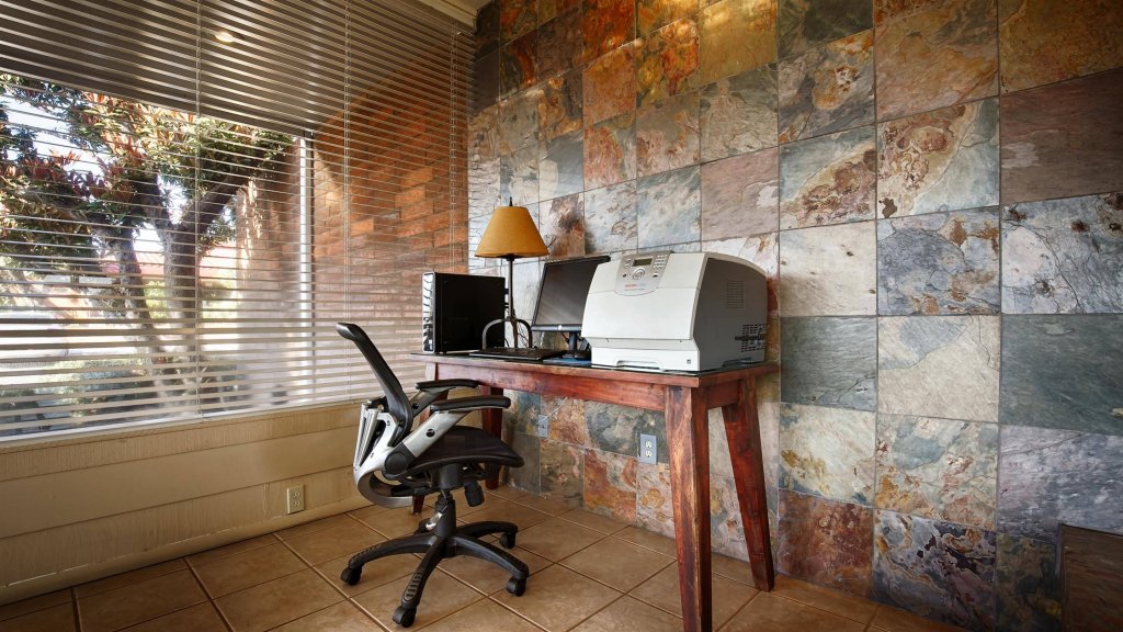 Фото Best Western Village Inn