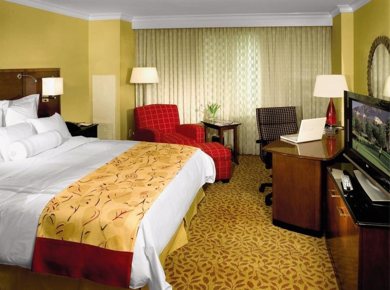 Фото Visalia Marriott at the Convention Center