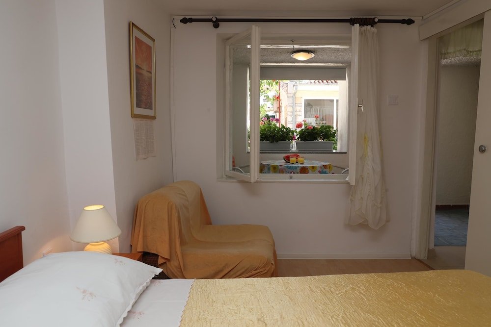 Фото Apartments Knezovic
