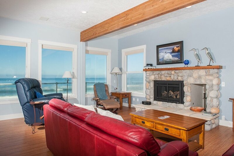 Гостиница The Tides Inn in Lincoln City 4 Br home by RedAwning