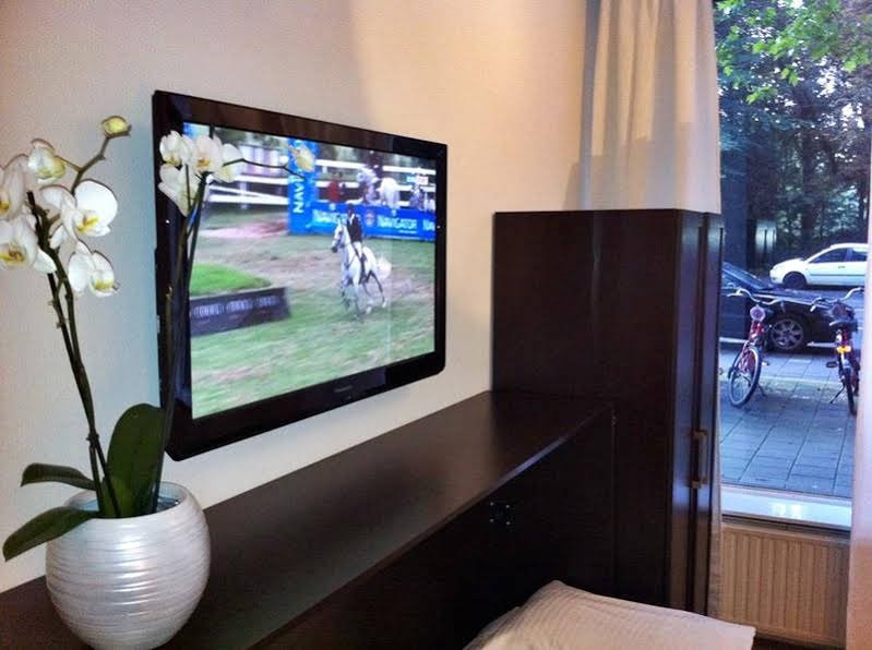 Фото The Arcade Hotel