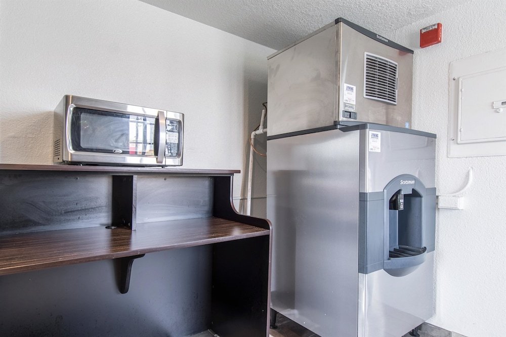 Фото Motel 6 Buena Park, Ca - Knotts Berry Farm - Disneyland