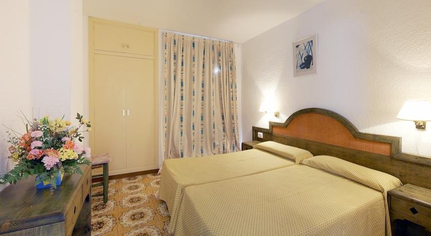 Фото Apartamentos Bon Lloc