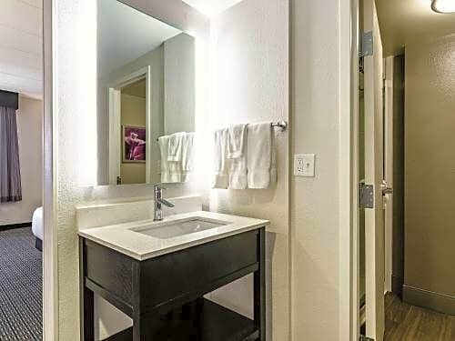 Гостиница La Quinta Inn & Suites by Wyndham Warwick Providence Airport в Штате Род-Айленд