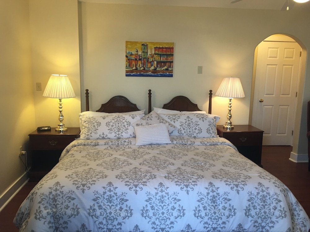 Фото Come From Away B&b Inn