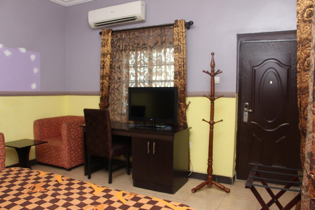 Фото Trafford Hotel