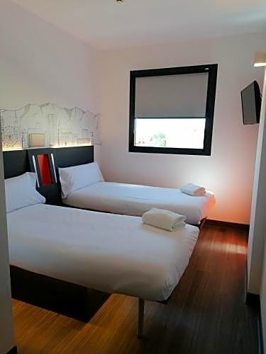 Фото EasyHotel Málaga City Centre