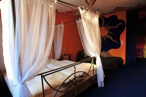 Фото Hotel Goldflair am Rathaus