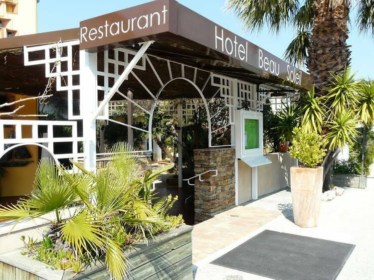 Гостиница Hotel Le Grand Pavois в Ле-Лаванду