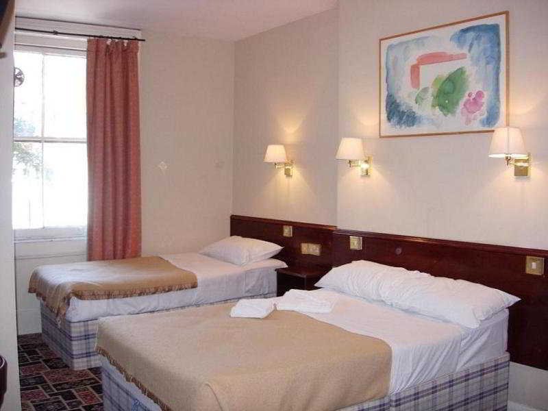 Фото Hyde Park Court Hotel