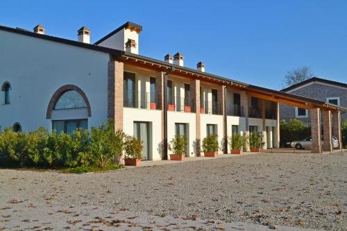 Фото Corte della Rocca Bassa