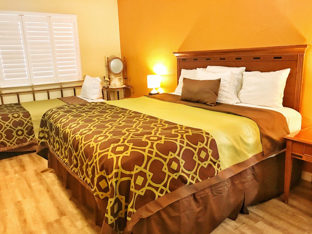 Фото The Old West Inn